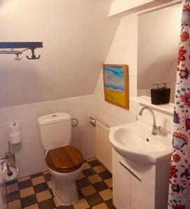 Vakantie appartement Goedereede let op de badkamer moet met andere gasten gedeeld worden