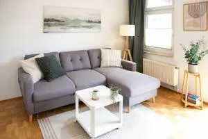 2 Zimmer, Bett und Schlafsofa, Balkon, Waschmaschine L - Möckern