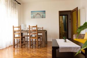 Sea View Retreat With 170Mbps WiFi And Sunny Balcony