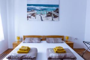 Sea View Retreat With 170Mbps WiFi And Sunny Balcony