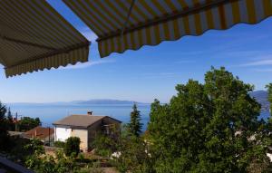 Sea View Retreat With 170Mbps WiFi And Sunny Balcony