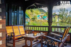 StayVista at SnowHouse - 5BR, 4BR, 3BR, 2BR with Snowcapped Mountain View on Main Highway Manali