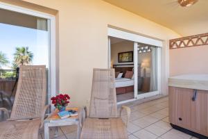 Malibu penthouse with Jacuzzi and sea views by Costarentals - Ref 247