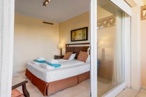 Malibu penthouse with Jacuzzi and sea views by Costarentals - Ref 247