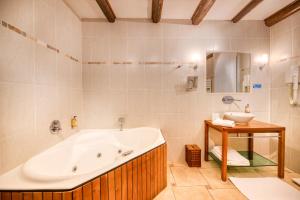 Hotels Hotel d'Aragon - Place de la Comedie : photos des chambres