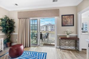 Pond View Natural Light Short Drive To Ocean