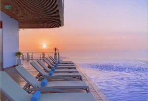 Bayside Bliss Apartment By A La Carte Ha Long Ocean View