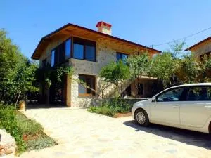 Dağ manzaralı Taş ev - Dereköy