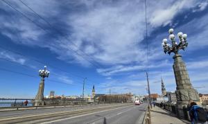 Old Riga over the river, Free parking, up to 4ppl. Self Check-inout