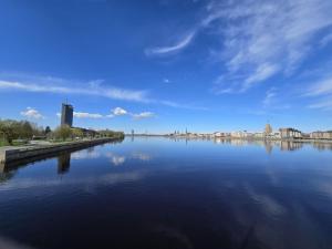 Old Riga over the river, Free parking, up to 4ppl. Self Check-inout