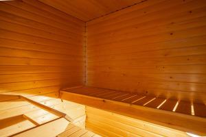 2 BR apartment with Sauna, Free parking and center location