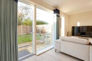 Pass the Keys 53 Austin Drive · Modern Townhouse near Addenbrookes Own Parking