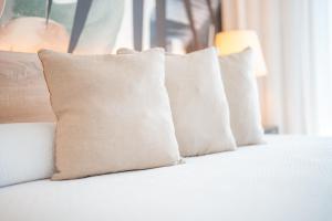 The Pink Palm Apartment by Amazing Madeira