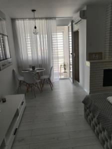 Studio White City Craiova