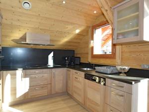 Spacieux 4 pièces avec mezzanine, balcon et parking, à 2 pas de Super-Châtel - 7 pers. - FR-1-676-25