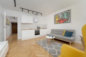 New Apartment close to the Market Square Wrocław by Renters