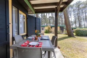 Chalets Bungalow 4 Pers Village Vacances : photos des chambres