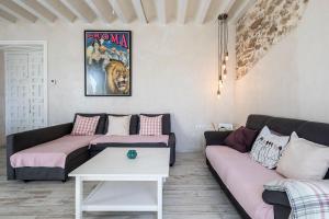 Plaza San Antonio, Casa Bugambilla