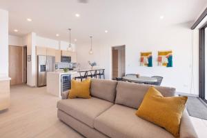 Luxury Seafront Residence in Boutique Development