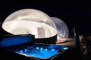Lodges L ost in Sensations -Hebergements Insolites et Suites de luxe Spa Sauna Piscine Foret : photos des chambres
