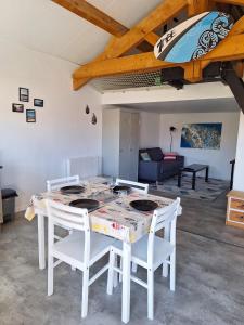 Chalets L'atelier, chalet proche lac et ocean a Hourtin : photos des chambres