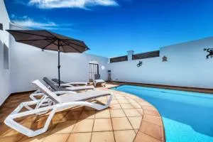 Villa Rosa-private pool, quiet area - Arrecife