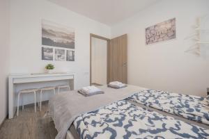 Bright Top Floor Home with Parking