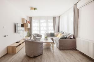 Bright Top Floor Home with Parking