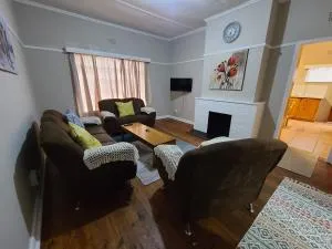 Cosy Guesthouse In Cookhouse - Near Somerset East - Adelaide