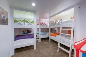 Fully loaded, 12 beds, cool bunk room, hot tub! - 希伯城 Fully loaded, 12 beds, cool bunk room, hot tub! - 希伯城