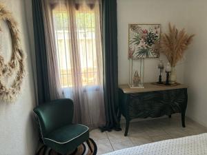 Appartements Logement cosy avec piscine ,parking et jardin : photos des chambres