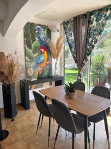 Appartements Logement cosy avec piscine ,parking et jardin : photos des chambres