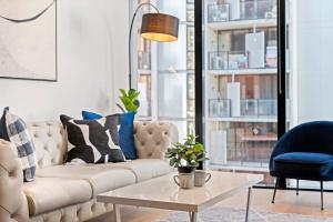 Rooftop Pool Stunning Apt at Marvel Stadium with Free Parking
