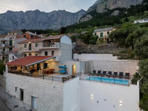 Villa Irena with heated pool and sea view