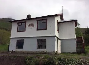 Árblik-Home away from home - 内斯考塔杜尔