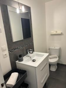 B&B / Chambres d'hotes un petit coin de paradis avec piscine et parking : photos des chambres