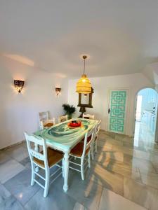 Patio Alcornocal by Residea