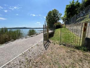 La Baia, sul lago, tranquilla