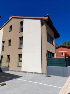 Gestiona2R - Apartamento con terraza a 2,5km de las playas