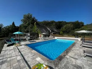 Belle maison de vacances avec piscine chauffée - Saint-Étienne-de-Chomeil