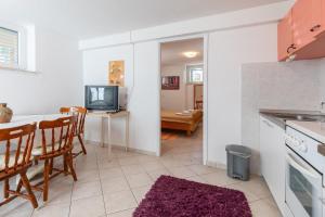 Tinka, Apartment No 1