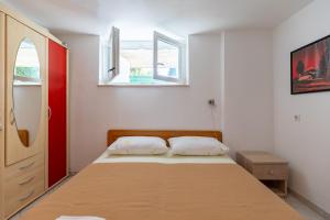 Tinka, Apartment No 1