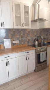 Night Host Trzebnicka 56 free parking