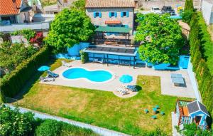 Istrian villa with four bedrooms, three bathrooms, private pool, table tennis, free Wi-Fi and parking, view of beautiful nature