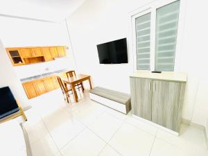 EMERALD APARTMENTS