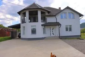 Casa Mihai Marius - Velyikyy Bychkiv