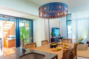 30 Tahari Coastal Estate