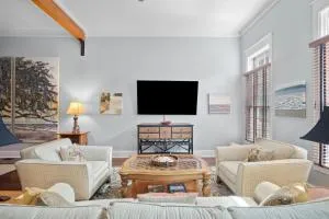 Newly Listed - Charming Retreat in Habersham - Seabrook