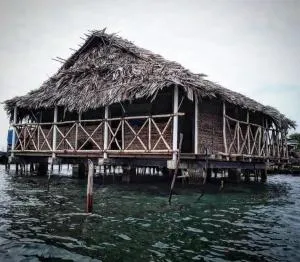 Private Traditional Hut on the water with 2 rooms - Wichubualá