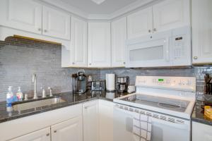 Family-Friendly Ocean City Condo Walk to Beach!